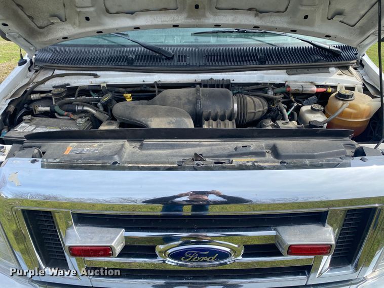 image for item DL7115 2017 Ford E450 Super Duty  ambulance