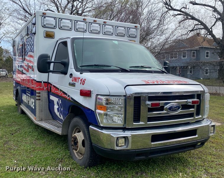 image for item DL7116 2017 Ford E450 Super Duty  ambulance