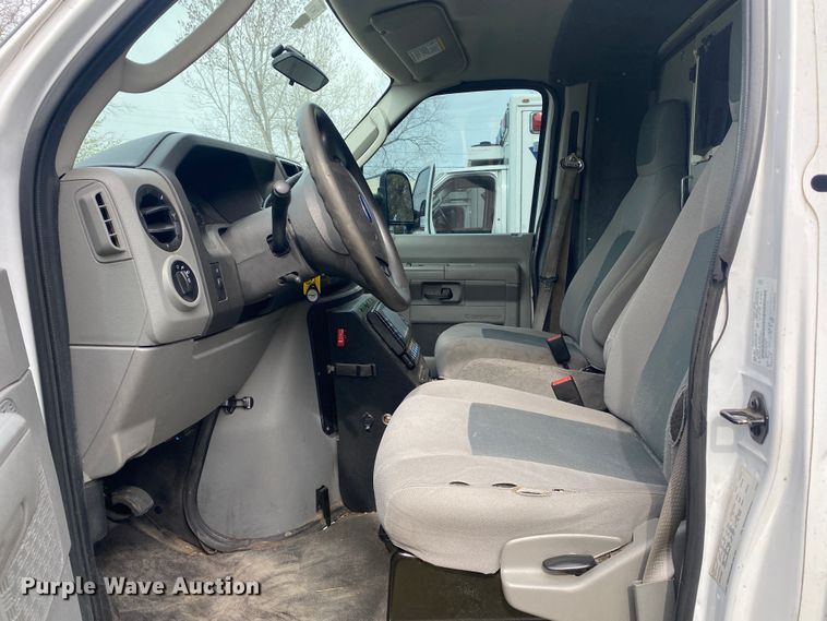 image for item DL7116 2017 Ford E450 Super Duty  ambulance