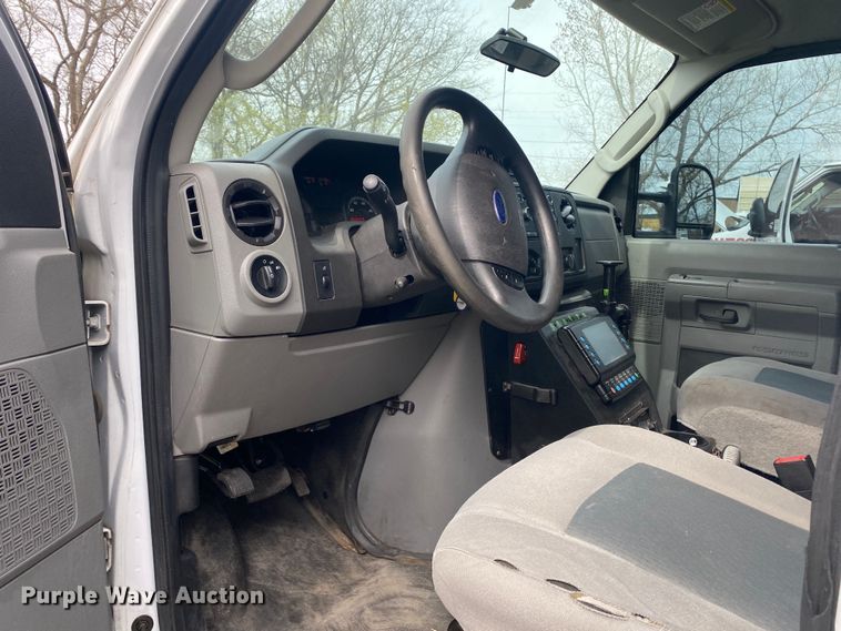 image for item DL7116 2017 Ford E450 Super Duty  ambulance