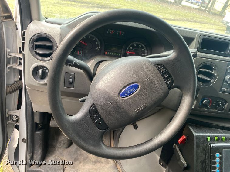 image for item DL7116 2017 Ford E450 Super Duty  ambulance