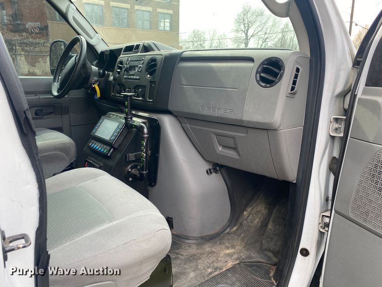 image for item DL7116 2017 Ford E450 Super Duty  ambulance