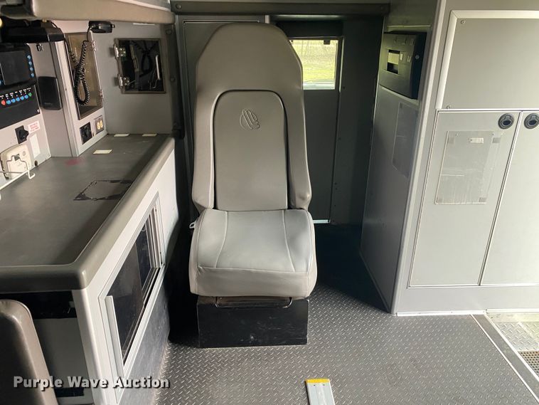 image for item DL7116 2017 Ford E450 Super Duty  ambulance