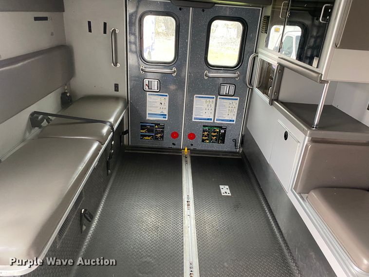 image for item DL7116 2017 Ford E450 Super Duty  ambulance