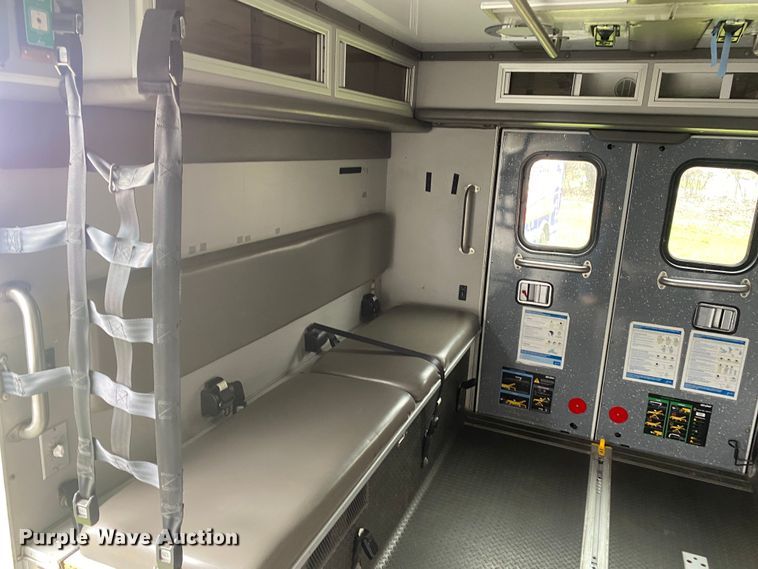 image for item DL7116 2017 Ford E450 Super Duty  ambulance
