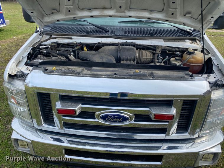 image for item DL7116 2017 Ford E450 Super Duty  ambulance