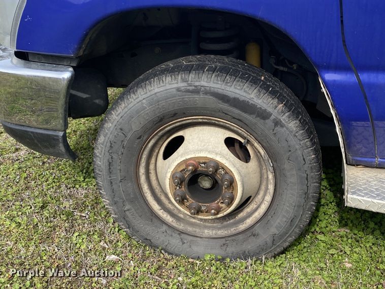 image for item DL7116 2017 Ford E450 Super Duty  ambulance