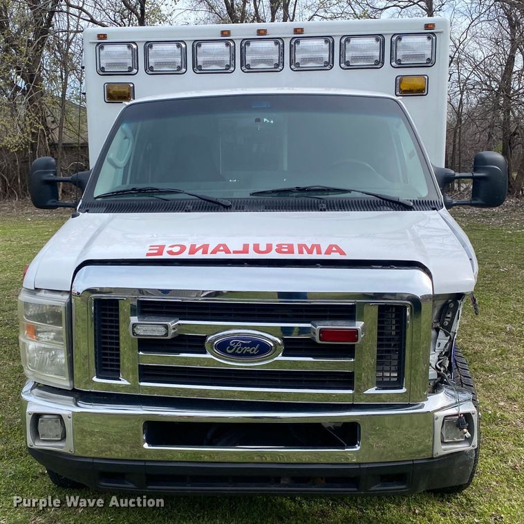 image for item DL7117 2017 Ford E450 Super Duty  ambulance