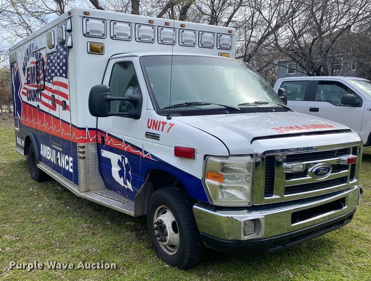 image for item DL7117 2017 Ford E450 Super Duty  ambulance