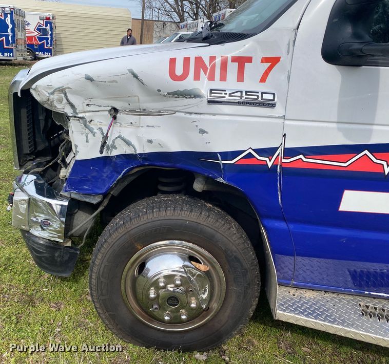 image for item DL7117 2017 Ford E450 Super Duty  ambulance