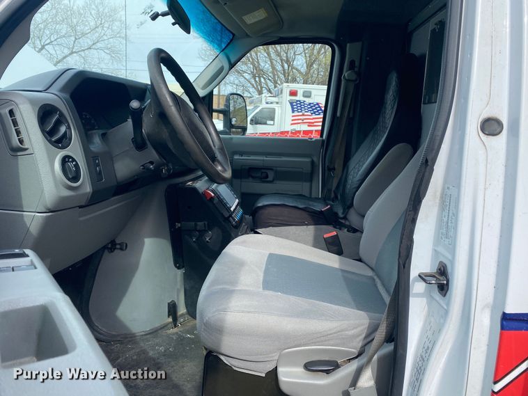 image for item DL7117 2017 Ford E450 Super Duty  ambulance