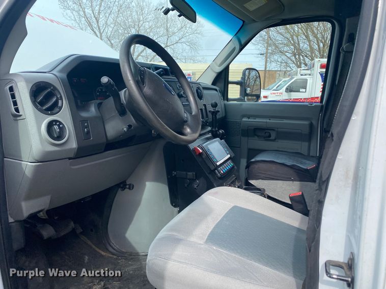 image for item DL7117 2017 Ford E450 Super Duty  ambulance