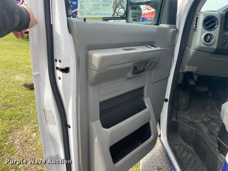 image for item DL7117 2017 Ford E450 Super Duty  ambulance