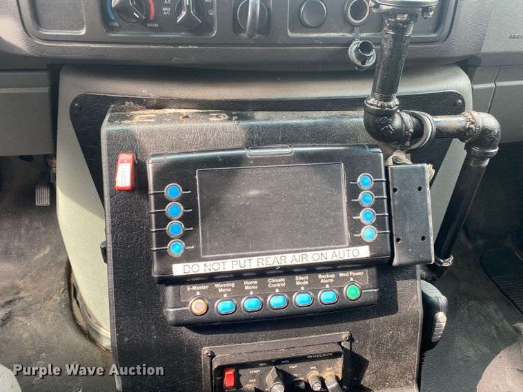 image for item DL7117 2017 Ford E450 Super Duty  ambulance