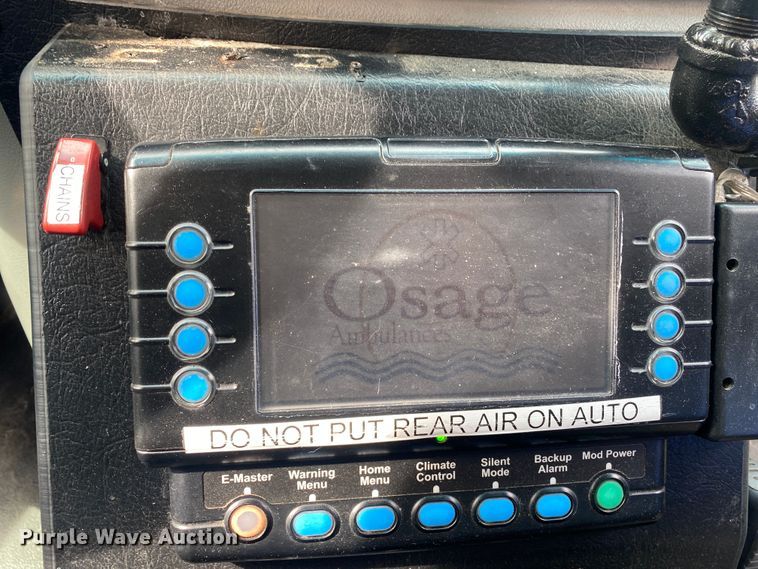 image for item DL7117 2017 Ford E450 Super Duty  ambulance