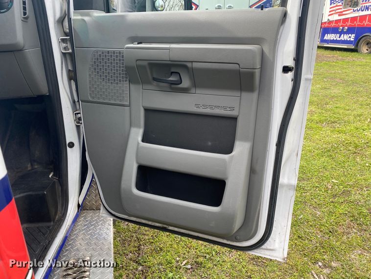 image for item DL7117 2017 Ford E450 Super Duty  ambulance