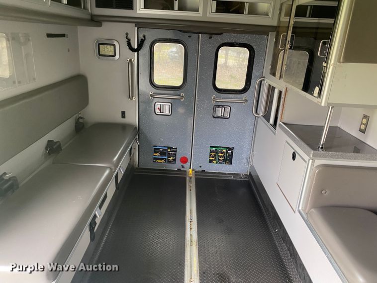 image for item DL7117 2017 Ford E450 Super Duty  ambulance