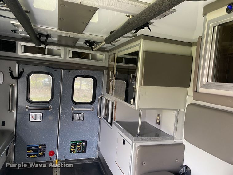 image for item DL7117 2017 Ford E450 Super Duty  ambulance