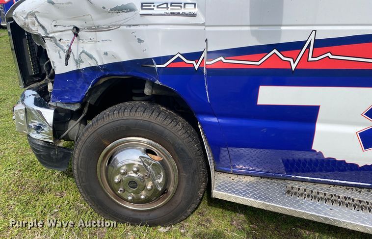 image for item DL7117 2017 Ford E450 Super Duty  ambulance