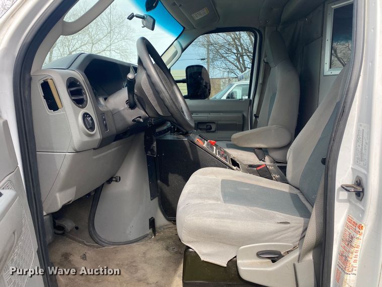 image for item DL7118 2017 Ford E450 Super Duty  ambulance