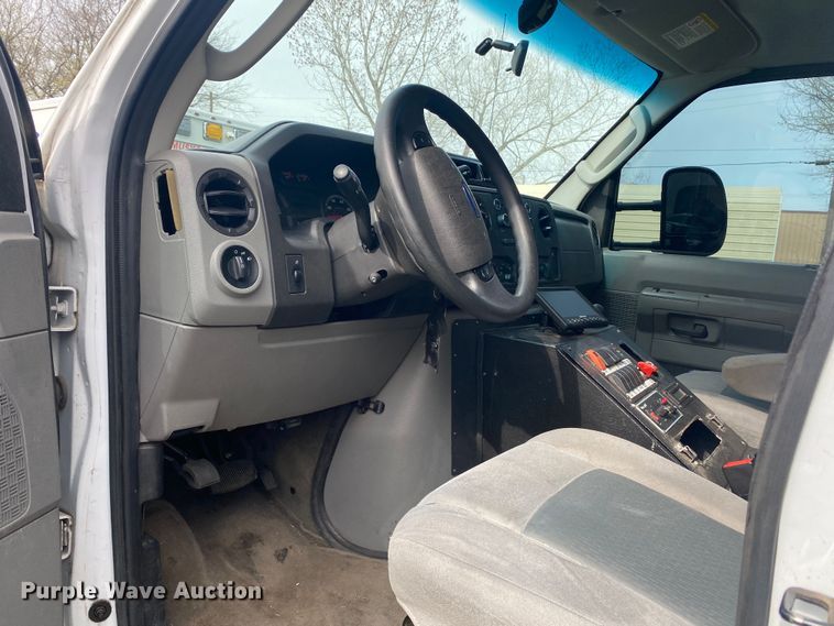 image for item DL7118 2017 Ford E450 Super Duty  ambulance