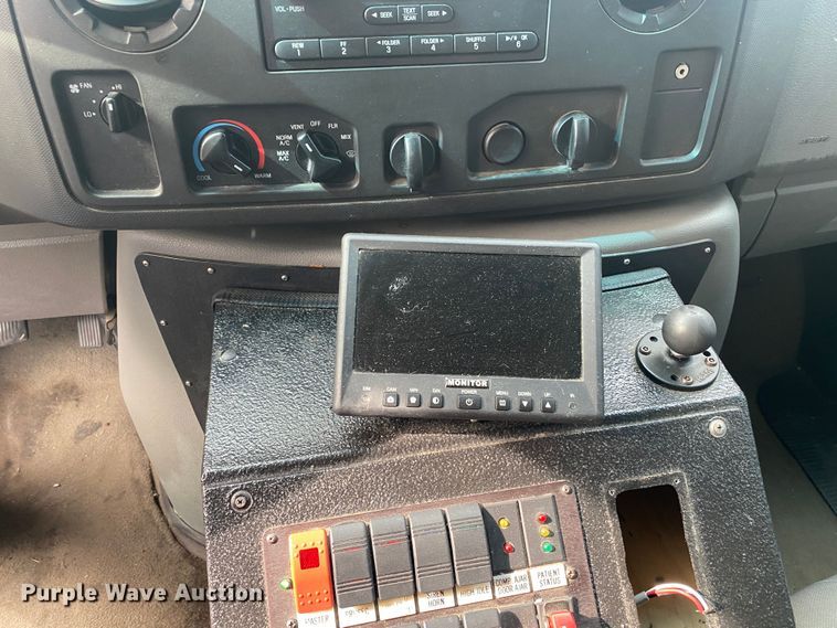 image for item DL7118 2017 Ford E450 Super Duty  ambulance