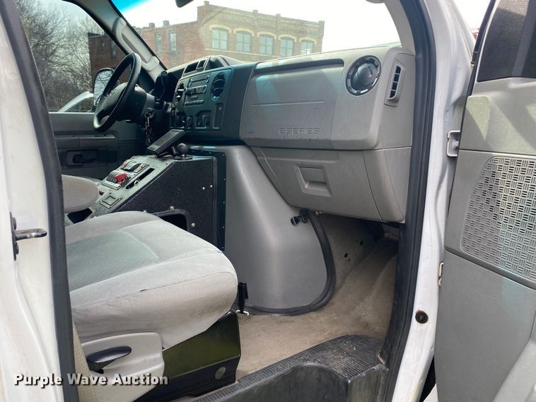 image for item DL7118 2017 Ford E450 Super Duty  ambulance