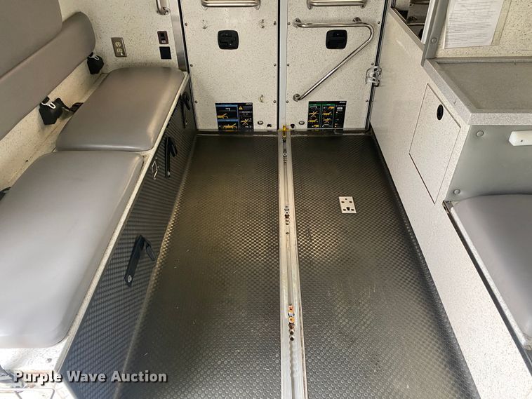 image for item DL7118 2017 Ford E450 Super Duty  ambulance