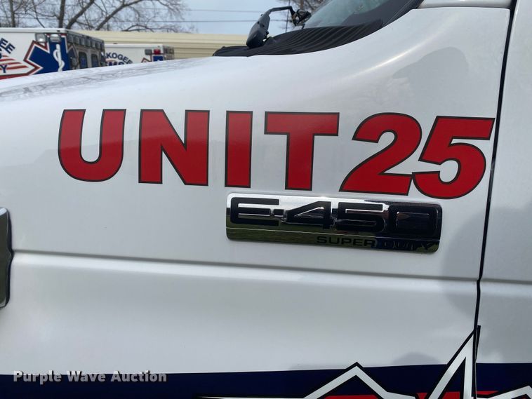 image for item DL7118 2017 Ford E450 Super Duty  ambulance