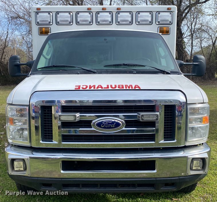 image for item DL7119 2015 Ford E450 Super Duty  ambulance