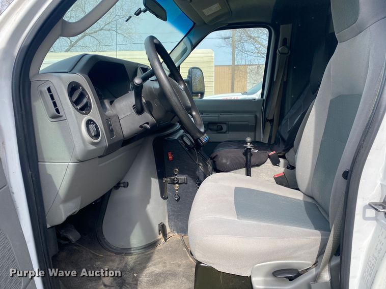 image for item DL7119 2015 Ford E450 Super Duty  ambulance