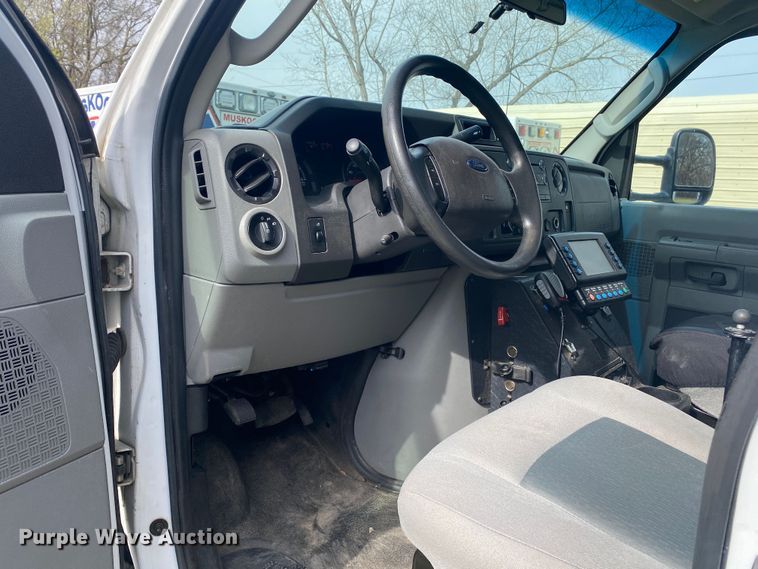 image for item DL7119 2015 Ford E450 Super Duty  ambulance