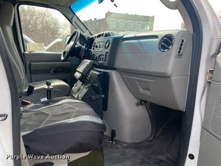 image for item DL7119 2015 Ford E450 Super Duty  ambulance