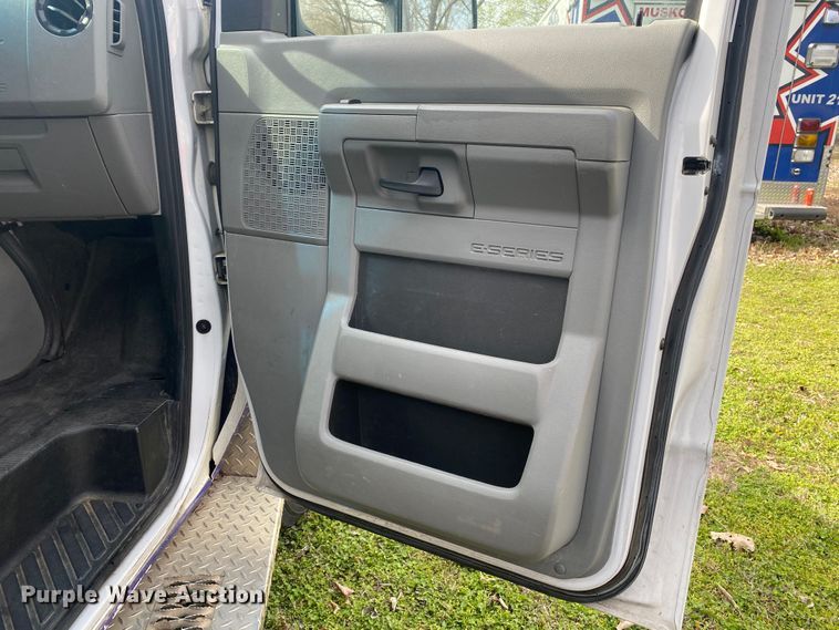 image for item DL7119 2015 Ford E450 Super Duty  ambulance