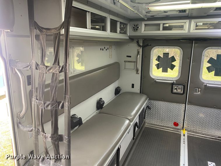 image for item DL7119 2015 Ford E450 Super Duty  ambulance