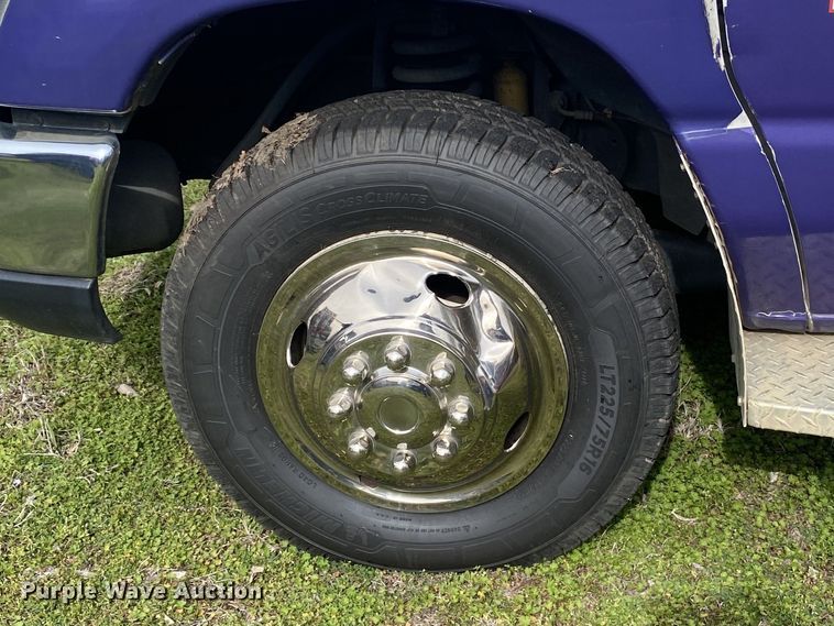 image for item DL7119 2015 Ford E450 Super Duty  ambulance