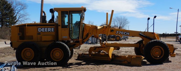 image for item DN6321 2001 John Deere 770CH  motor grader