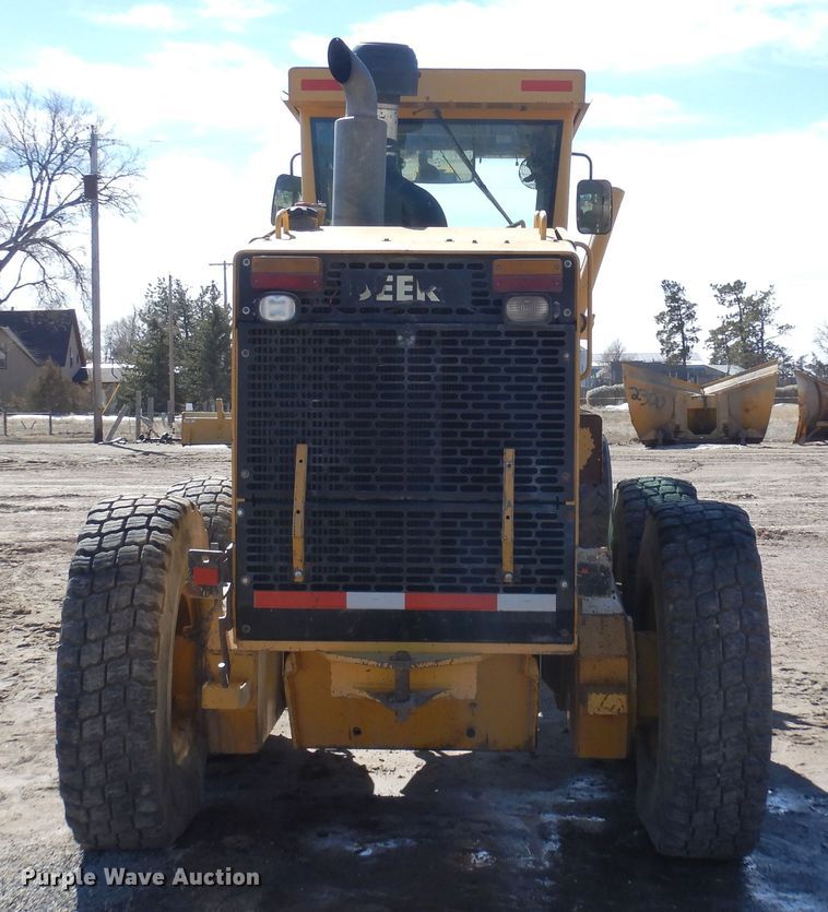 image for item DN6321 2001 John Deere 770CH  motor grader