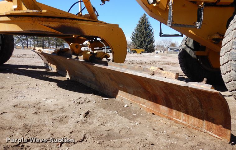 image for item DN6321 2001 John Deere 770CH  motor grader