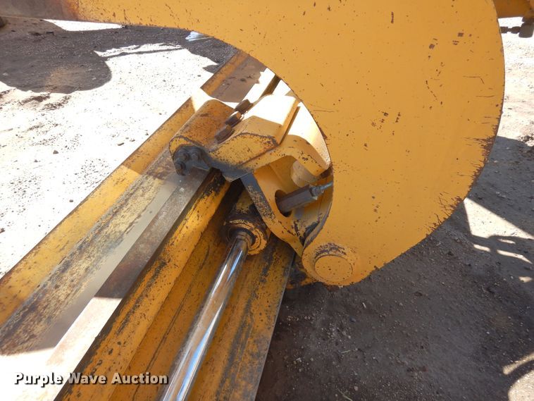 image for item DN6321 2001 John Deere 770CH  motor grader