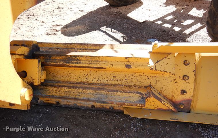 image for item DN6321 2001 John Deere 770CH  motor grader