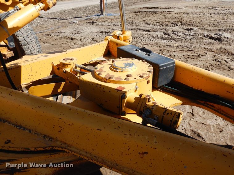 image for item DN6321 2001 John Deere 770CH  motor grader