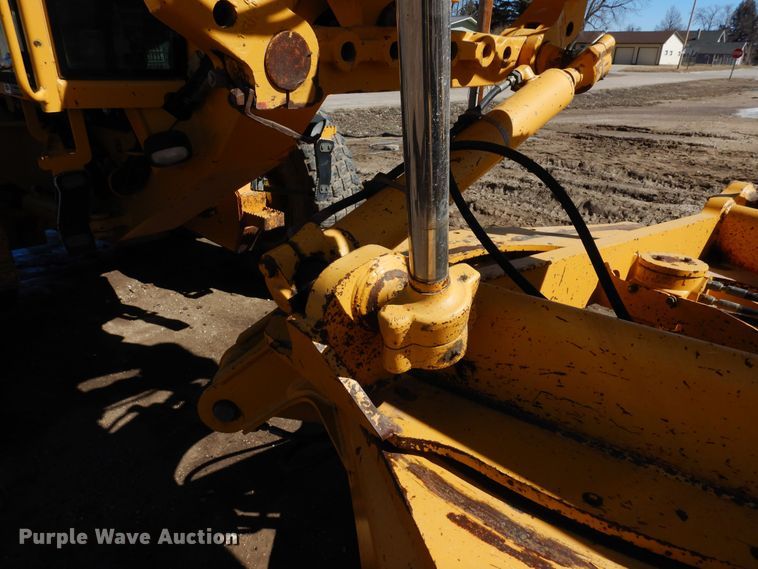 image for item DN6321 2001 John Deere 770CH  motor grader