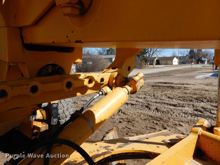 image for item DN6321 2001 John Deere 770CH  motor grader