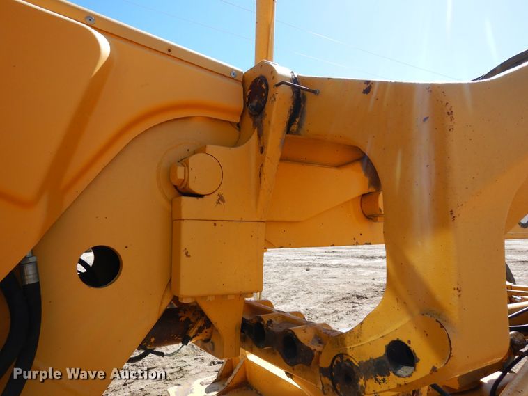 image for item DN6321 2001 John Deere 770CH  motor grader