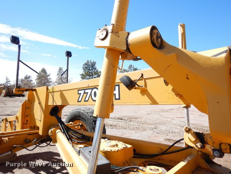 image for item DN6321 2001 John Deere 770CH  motor grader