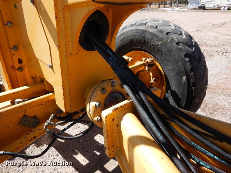 image for item DN6321 2001 John Deere 770CH  motor grader