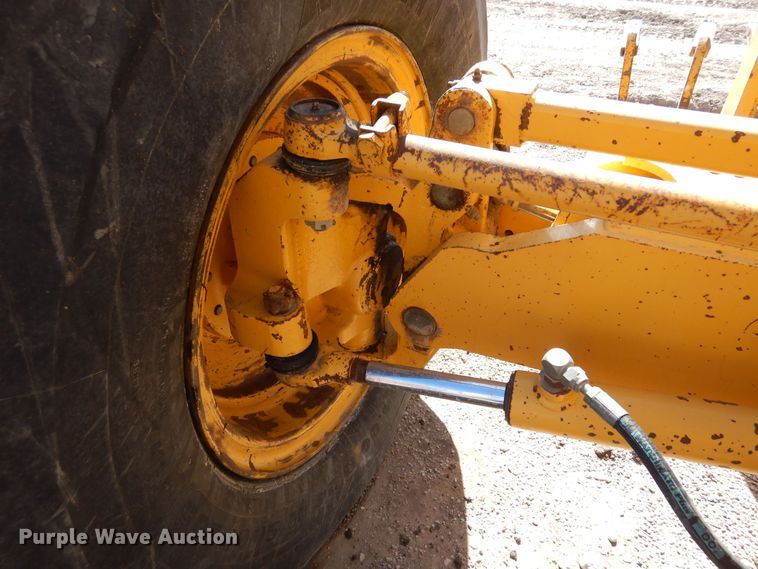 image for item DN6321 2001 John Deere 770CH  motor grader