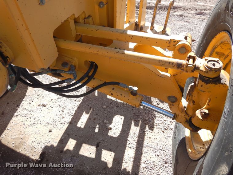 image for item DN6321 2001 John Deere 770CH  motor grader