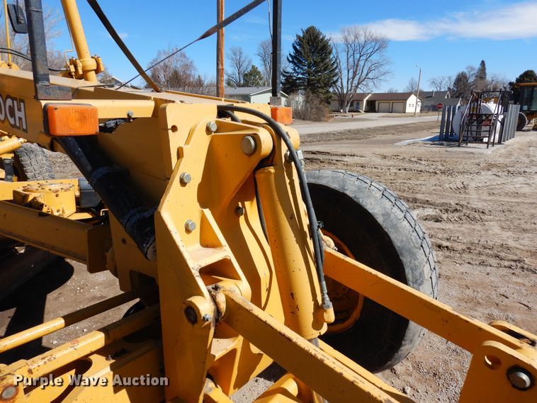 image for item DN6321 2001 John Deere 770CH  motor grader